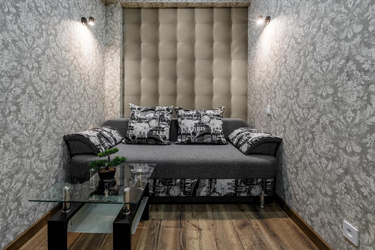 Apartment In The Center! Panoramic Windows! Fireplace! 基希讷乌 外观 照片