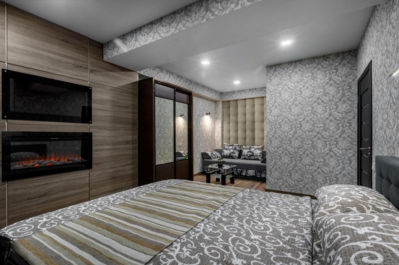Apartment In The Center! Panoramic Windows! Fireplace! 基希讷乌 外观 照片