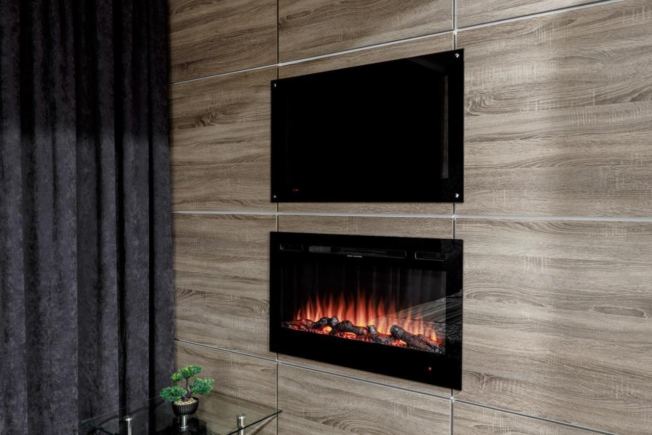 Apartment In The Center! Panoramic Windows! Fireplace! 基希讷乌 外观 照片