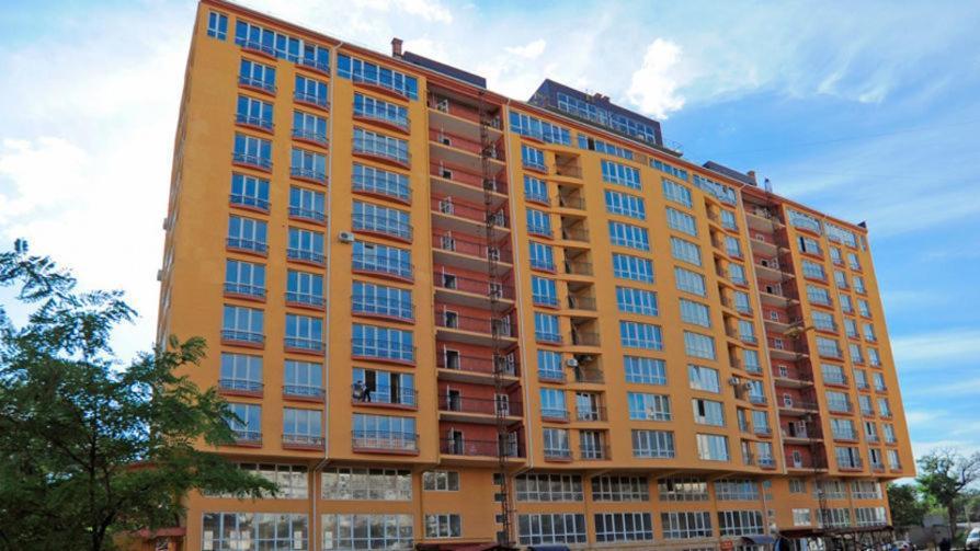 Apartment In The Center! Panoramic Windows! Fireplace! 基希讷乌 外观 照片